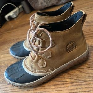 Sorel women’s out and about duck boots